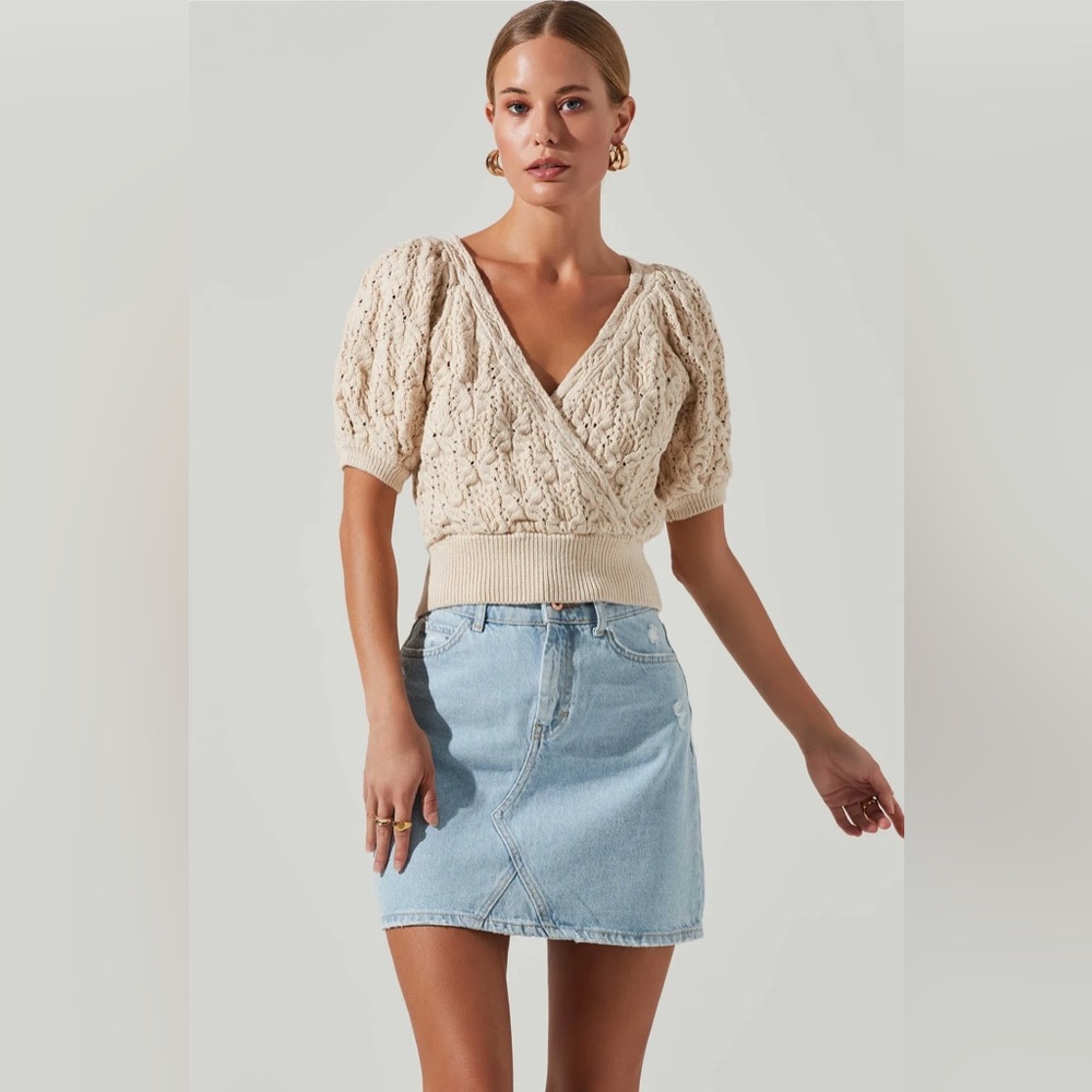 ASTR NWT Elowen Puff Sleeve Sweater - Size small